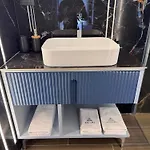 Airstay Seaview Hotel