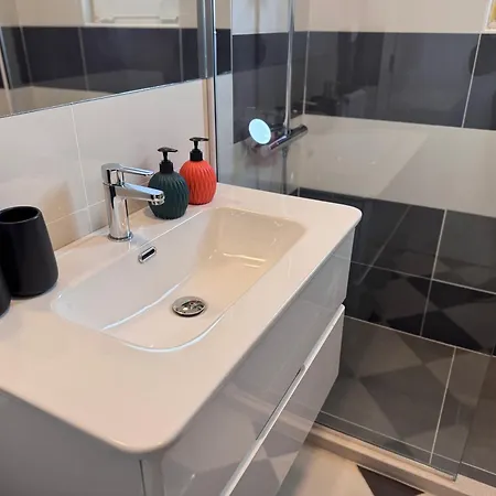 Hotel Airstay Seaview