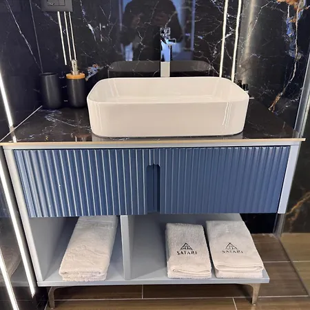 Airstay Seaview Hotel