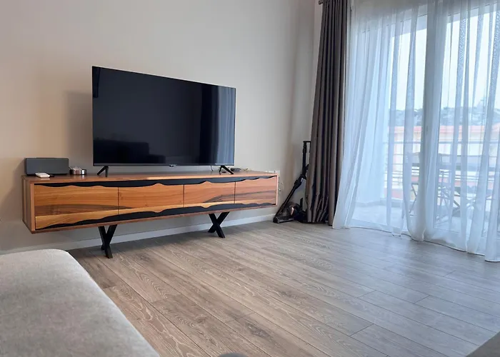 Airstay Seaview Hotel