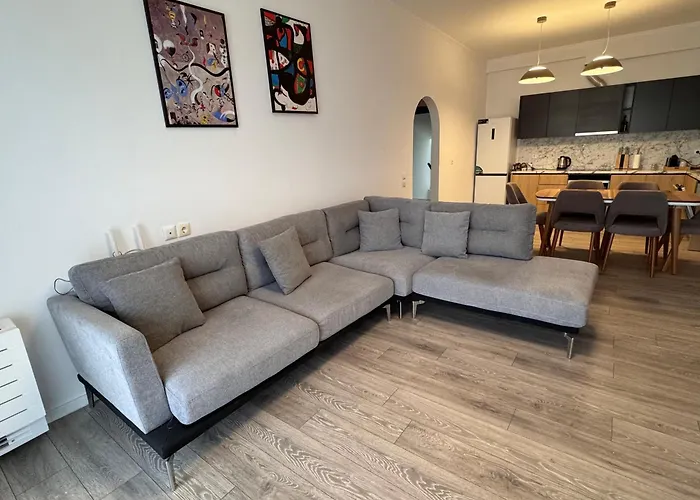 Airstay Seaview * ساراندا